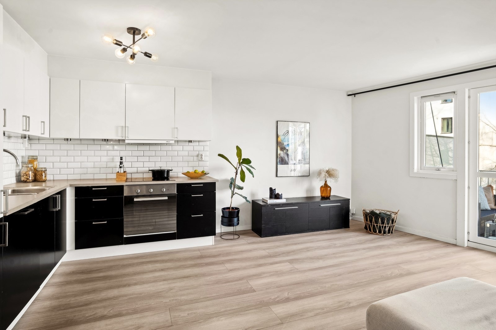 HTH kjøkkeninnredning med glatte fronter Galleribilde