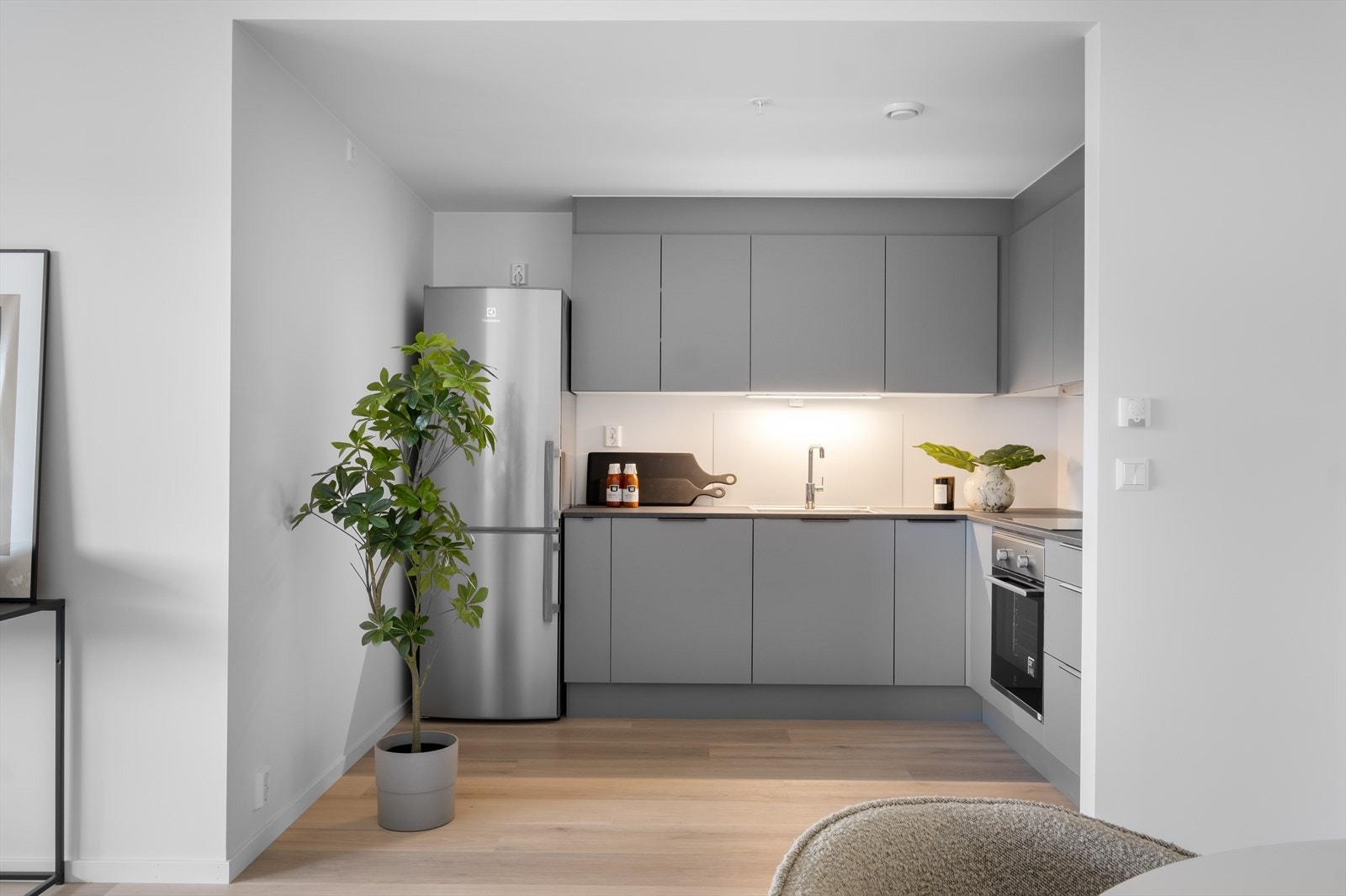 Lekkert kjøkken fra HTH med tidsriktige og moderne fargevalg. Galleribilde