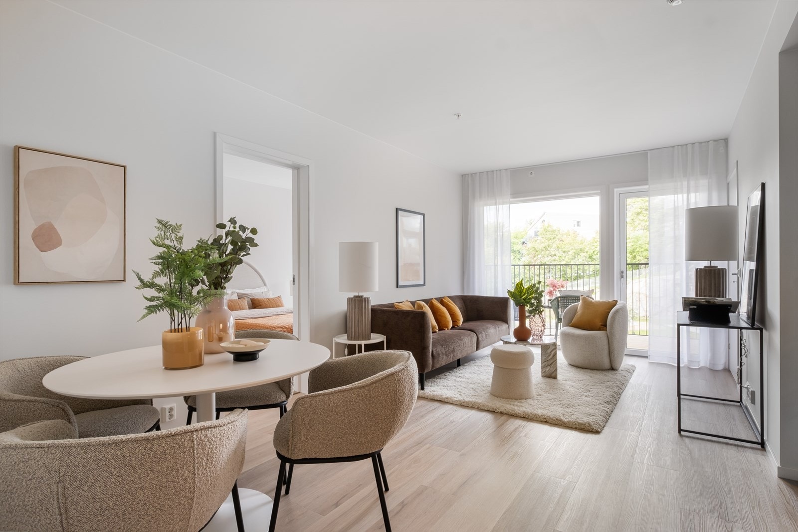 Duy Vidar Tang v/ EiendomsMegler 1 ønsker velkommen til Sandstuveien 56! Galleribilde