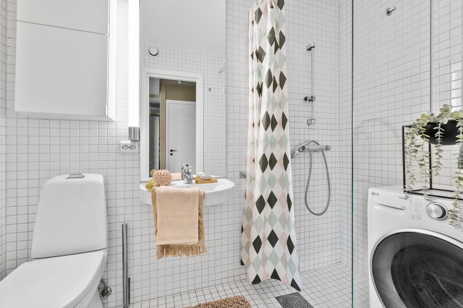 Innbydende bad med gulvvarme Galleribilde