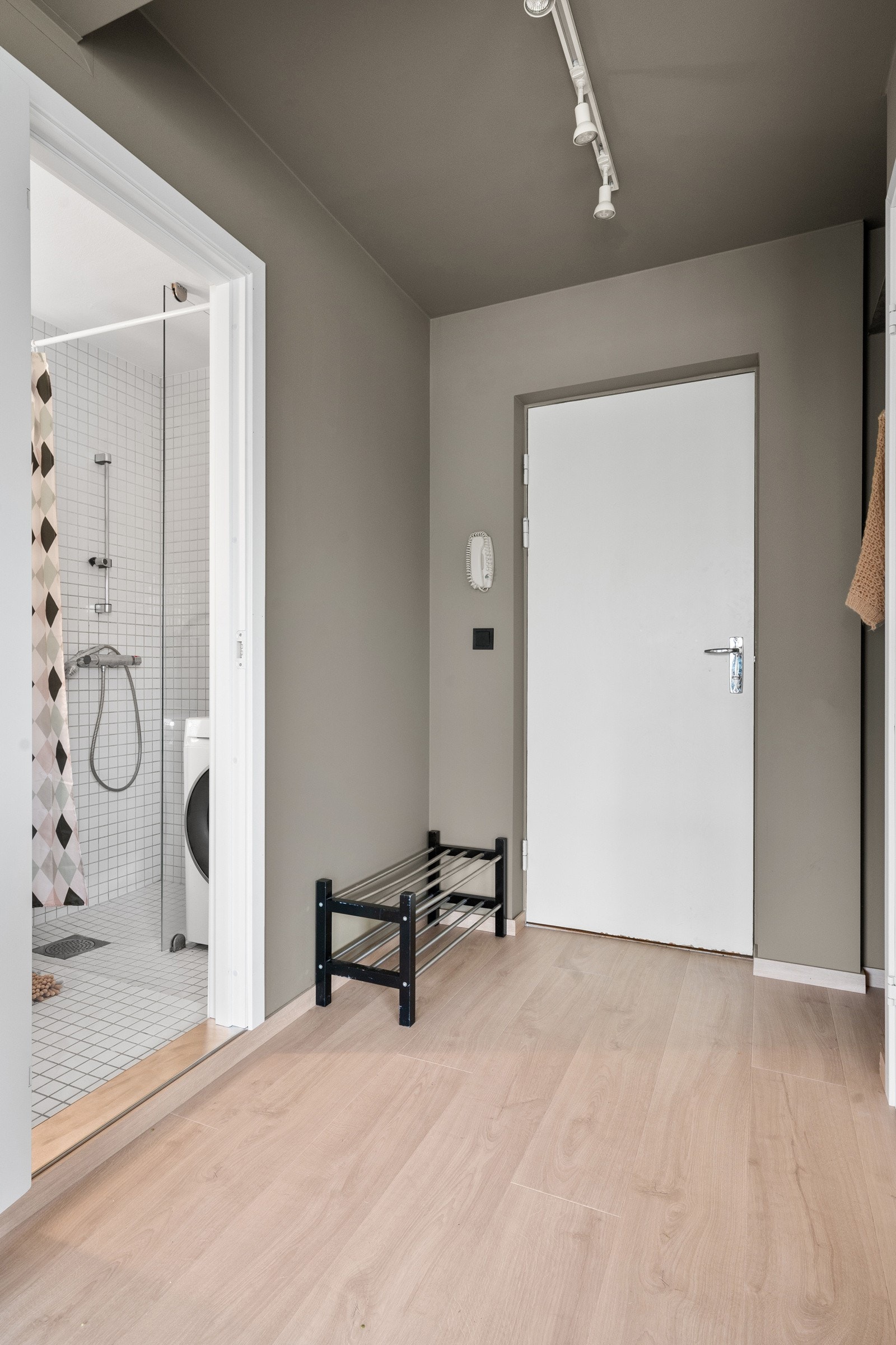 Romslig inngangsparti. Galleribilde