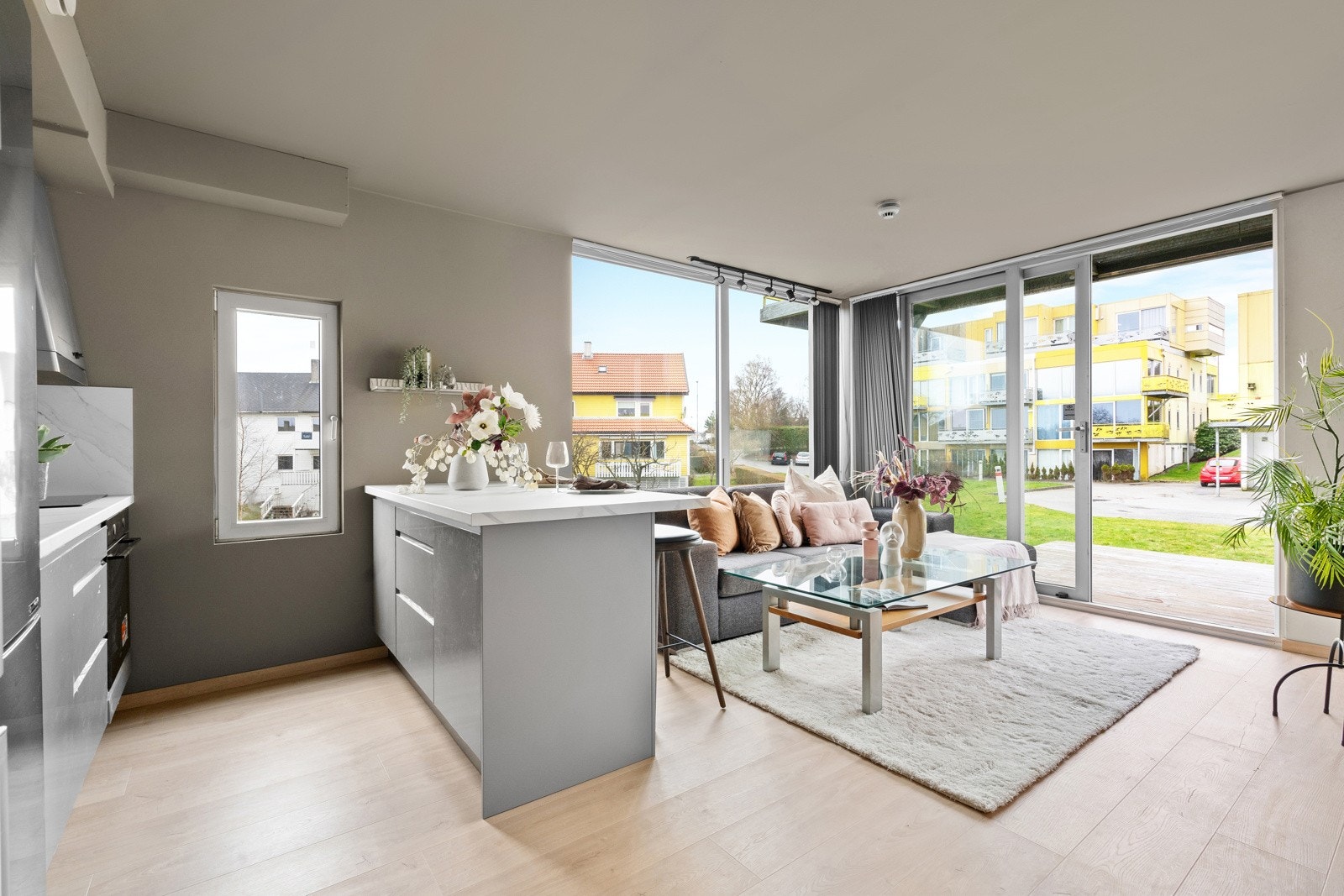 Velkommen inn! Leiligheten er nyoppusset og fremstår svært innbydende. Galleribilde