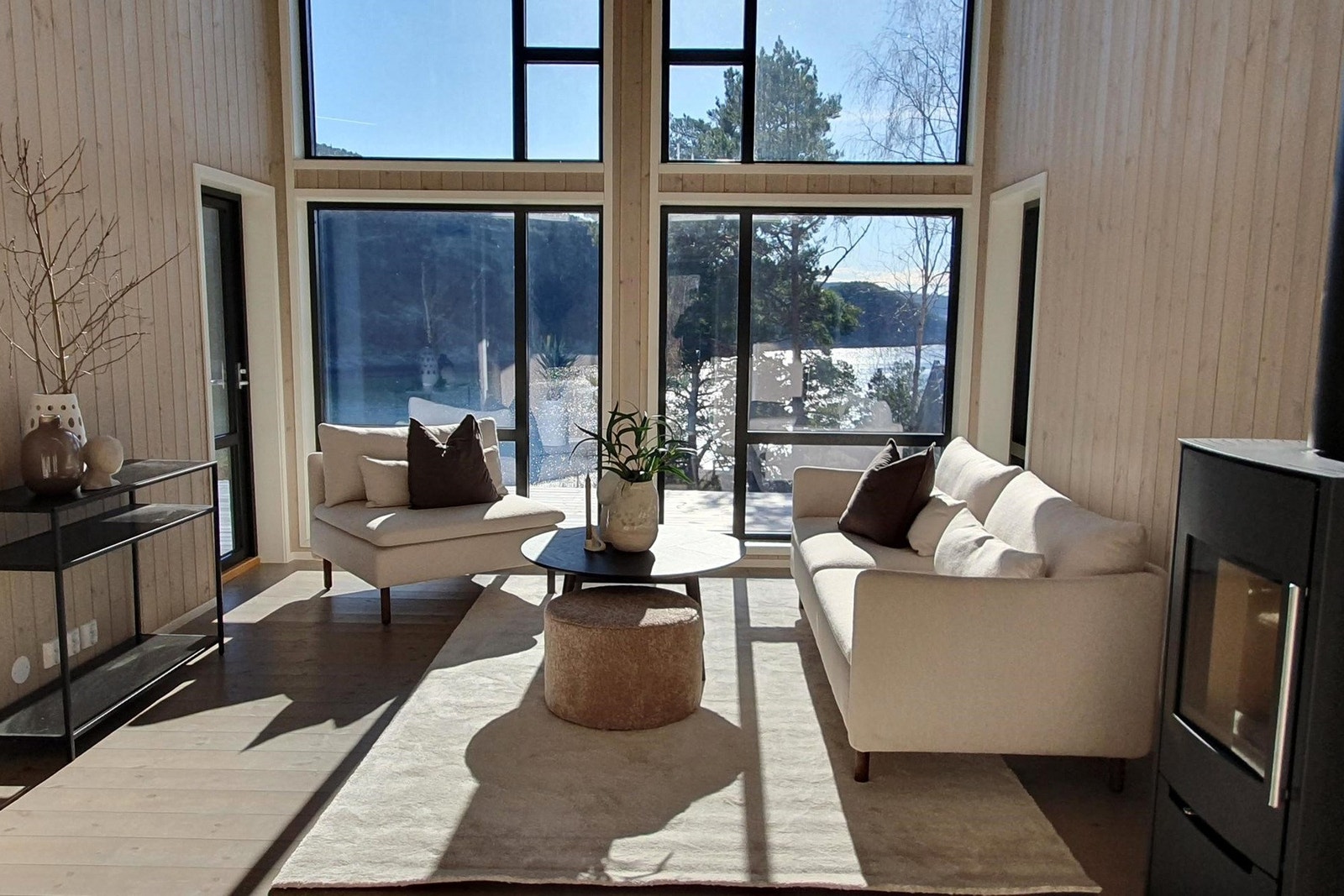 EiendomsMegler 1 v/ Per Hårstad har gleden av å presentere Sveplassen 1! Galleribilde