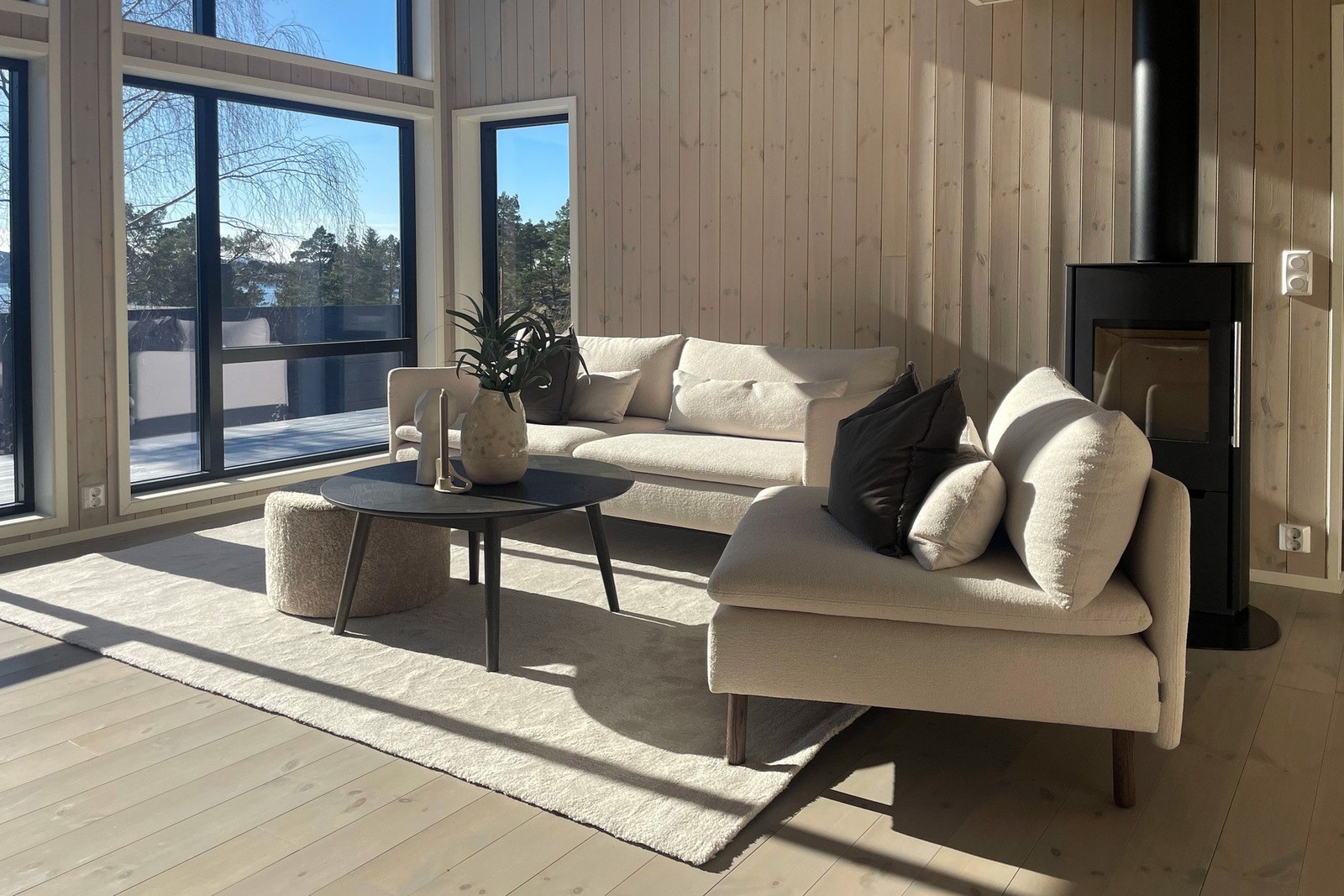 Gode møbleringsmuligheter i stue. Galleribilde