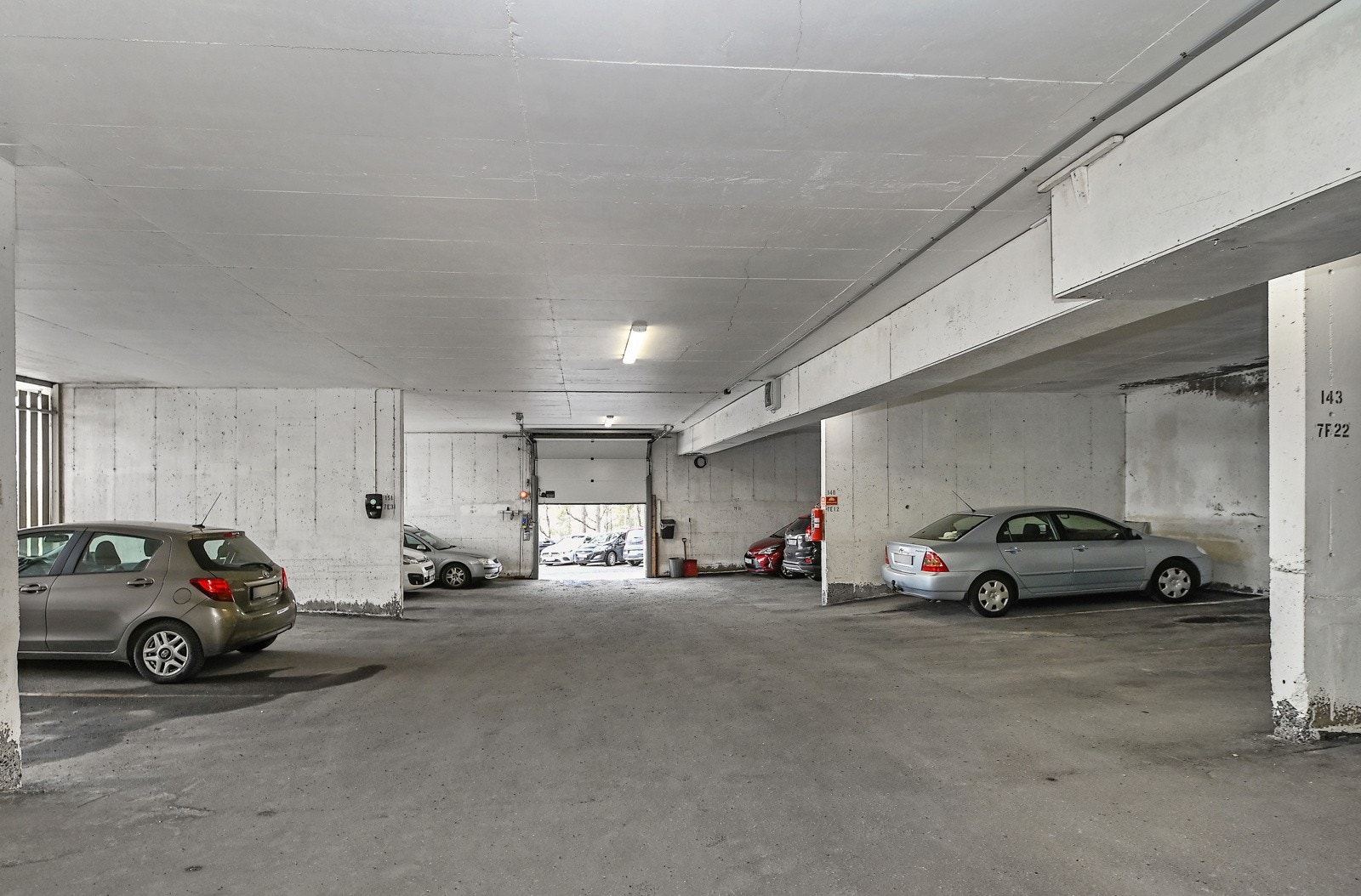 Andelen disponerer egen parkeringsplass i felles garasjekjeller. Galleribilde