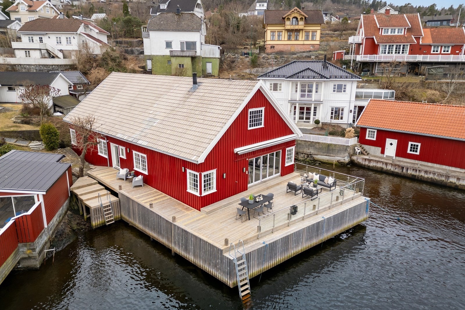neboligen har gjennomgående god standard og inneholder flere lukrative fasiliteter Galleribilde