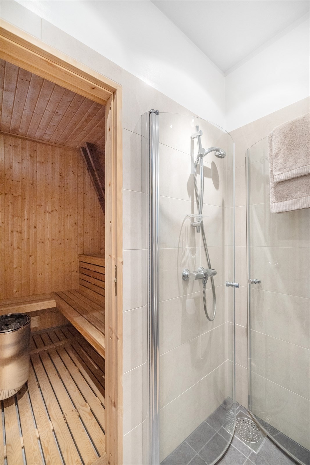 Herfra er det inngang til badstue Galleribilde