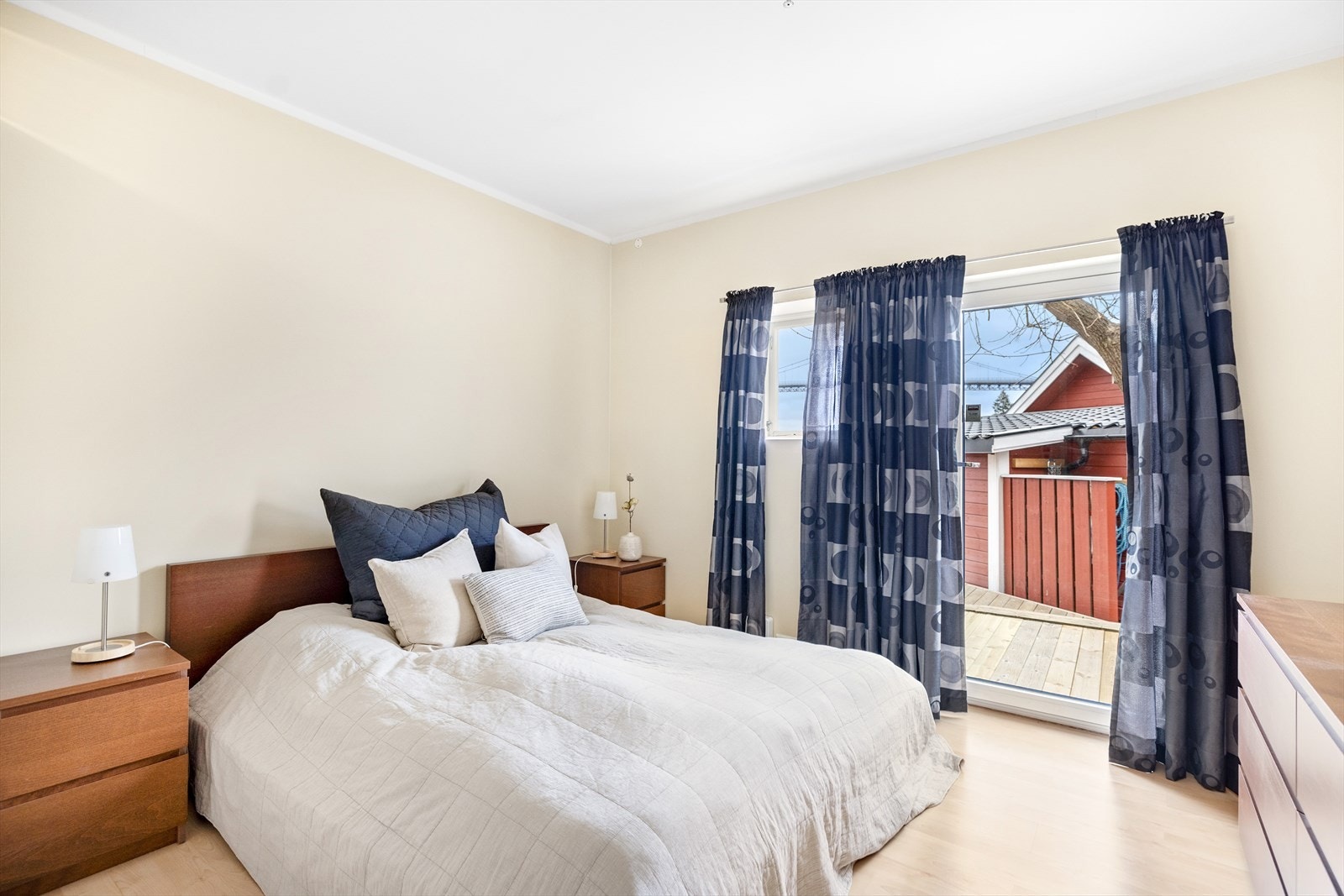 Hovedsoverom med utgang til terrasse Galleribilde