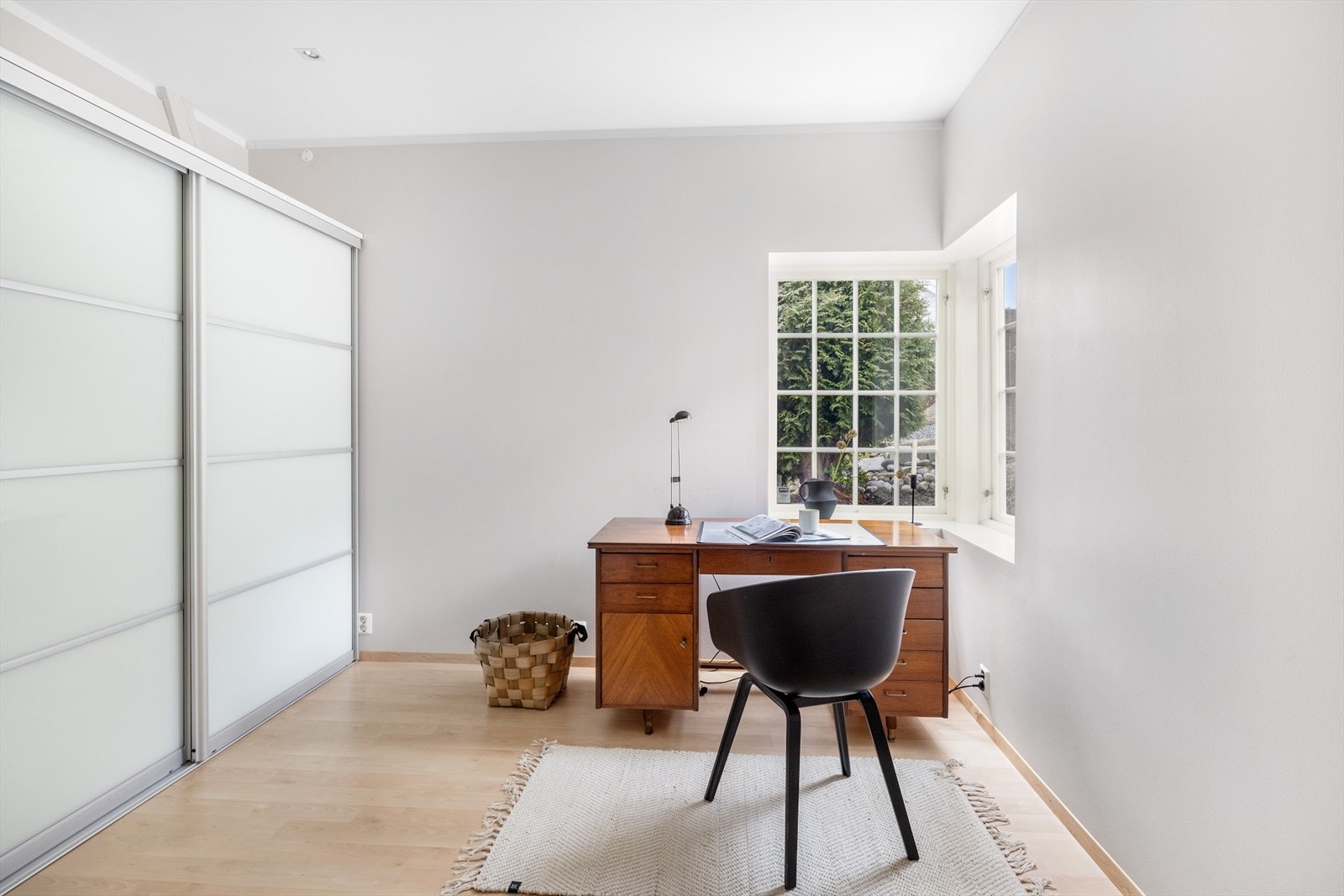 Soverom 3 med romslig skyvedørsgarderobe Galleribilde