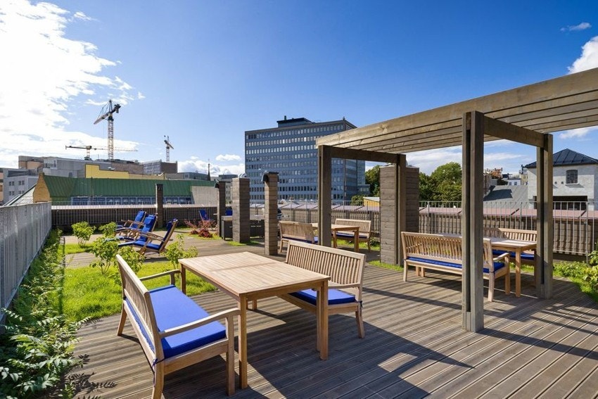 Stor, felles takterrasse utstyrt med badstue og jaquzzi. Galleribilde