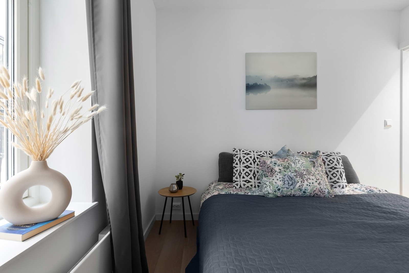 Rommet er malt i en lun farge som skaper flott atmosfære. Galleribilde