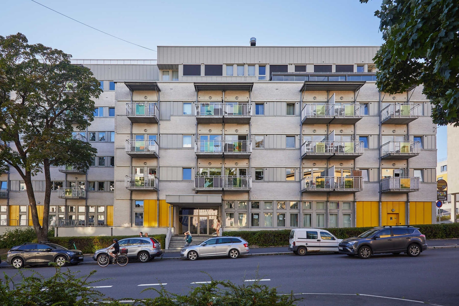 Fasade inngangsparti fra Sandakerveien. Galleribilde