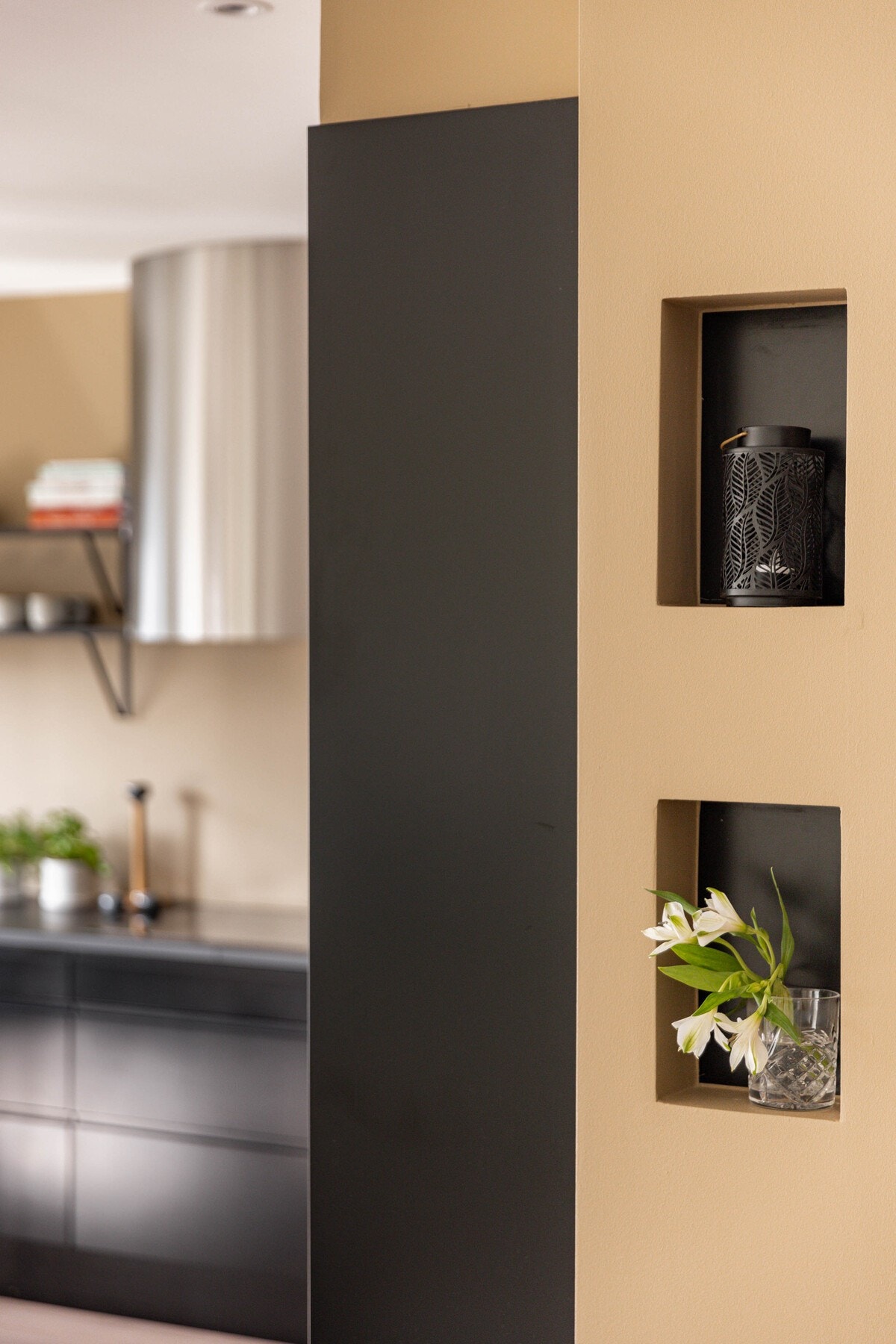 Legg merke til de innbygde hyllene. Galleribilde