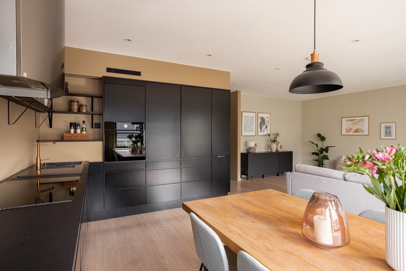 Alle hvitevarer er integrert og medfølger salget. Galleribilde