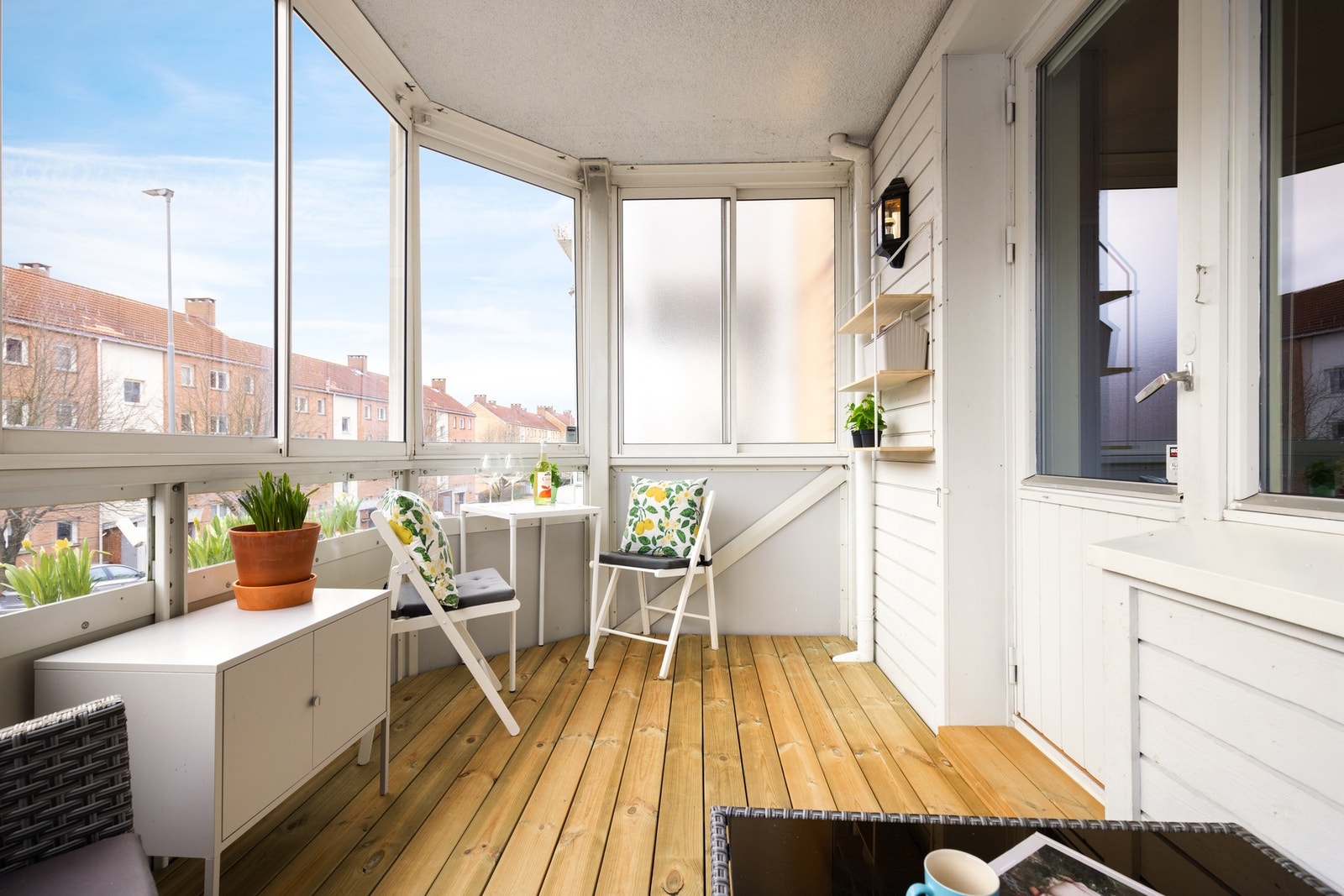 Det at balkongen er innglasset gjør at den kan tas i bruk fra tidlig vår til sen høst. Galleribilde