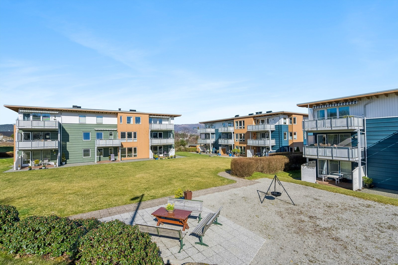 Velholdt og pent sameie sentralt på Nordås. Kort vei til Lagunen og Bybanen. Galleribilde