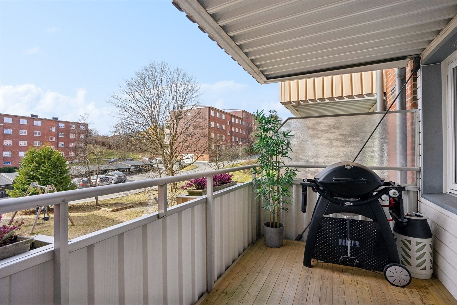Balkongen er overbygget og fikk ny platting i 2019. Galleribilde