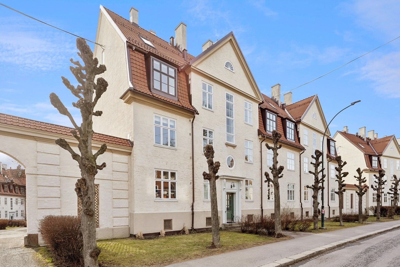 Borettslaget Lindern kv III består av 141 andelsleiligheter, fordelt på 20 oppganger. Galleribilde