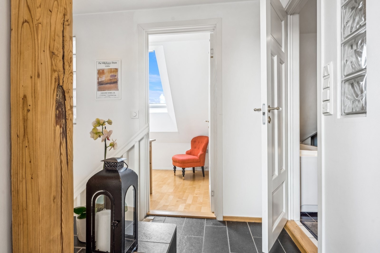 Mellomgang, loft. Galleribilde