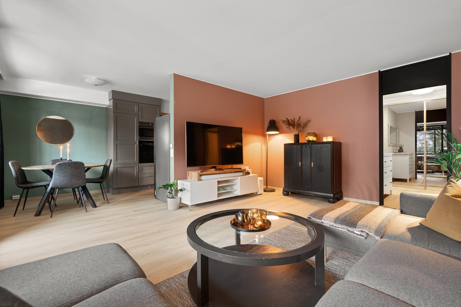 Leilighetens planløsning gjør det enkelt å møblere. Galleribilde