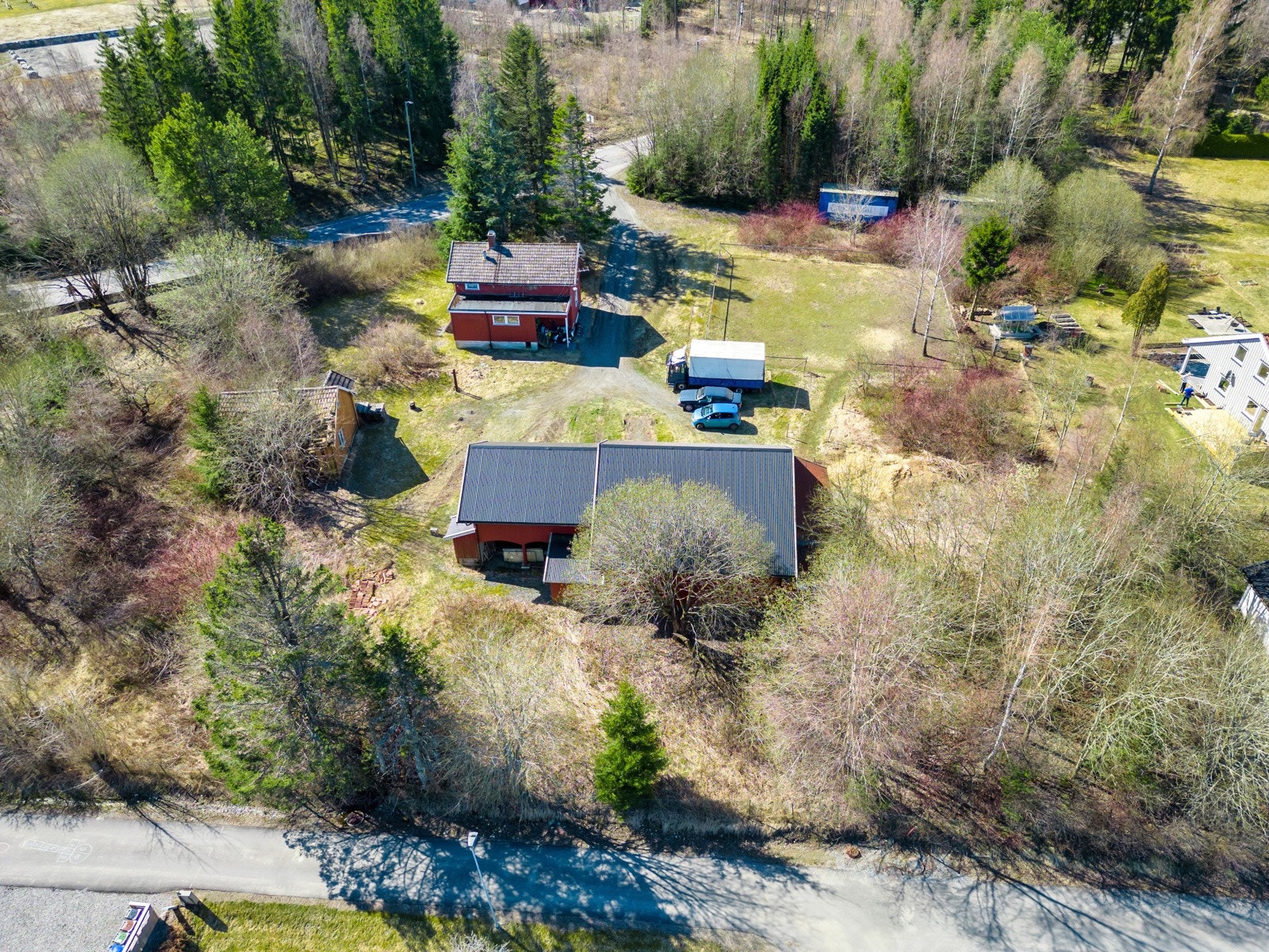 Våningshuset og gamlestua har et betydelig etterslep på vedlikehold og vesentlige oppgraderinger må påregnes. Galleribilde