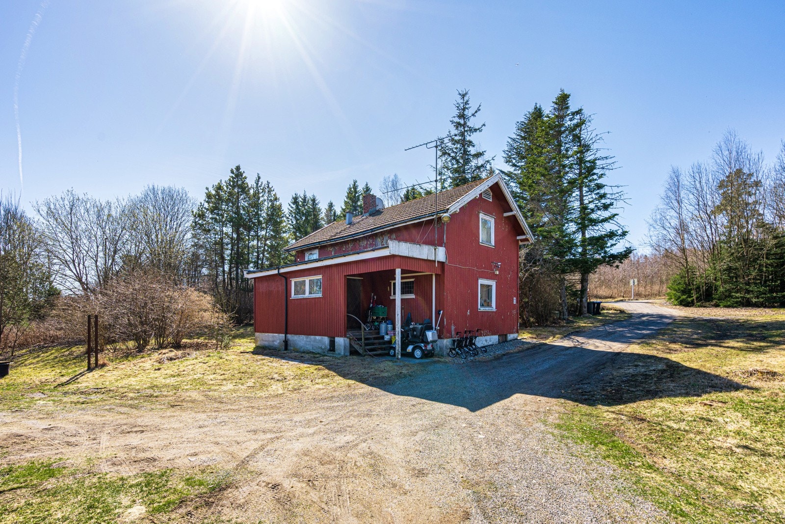 Eneboligen er på 103 kvm BRA over to etasjer. Galleribilde