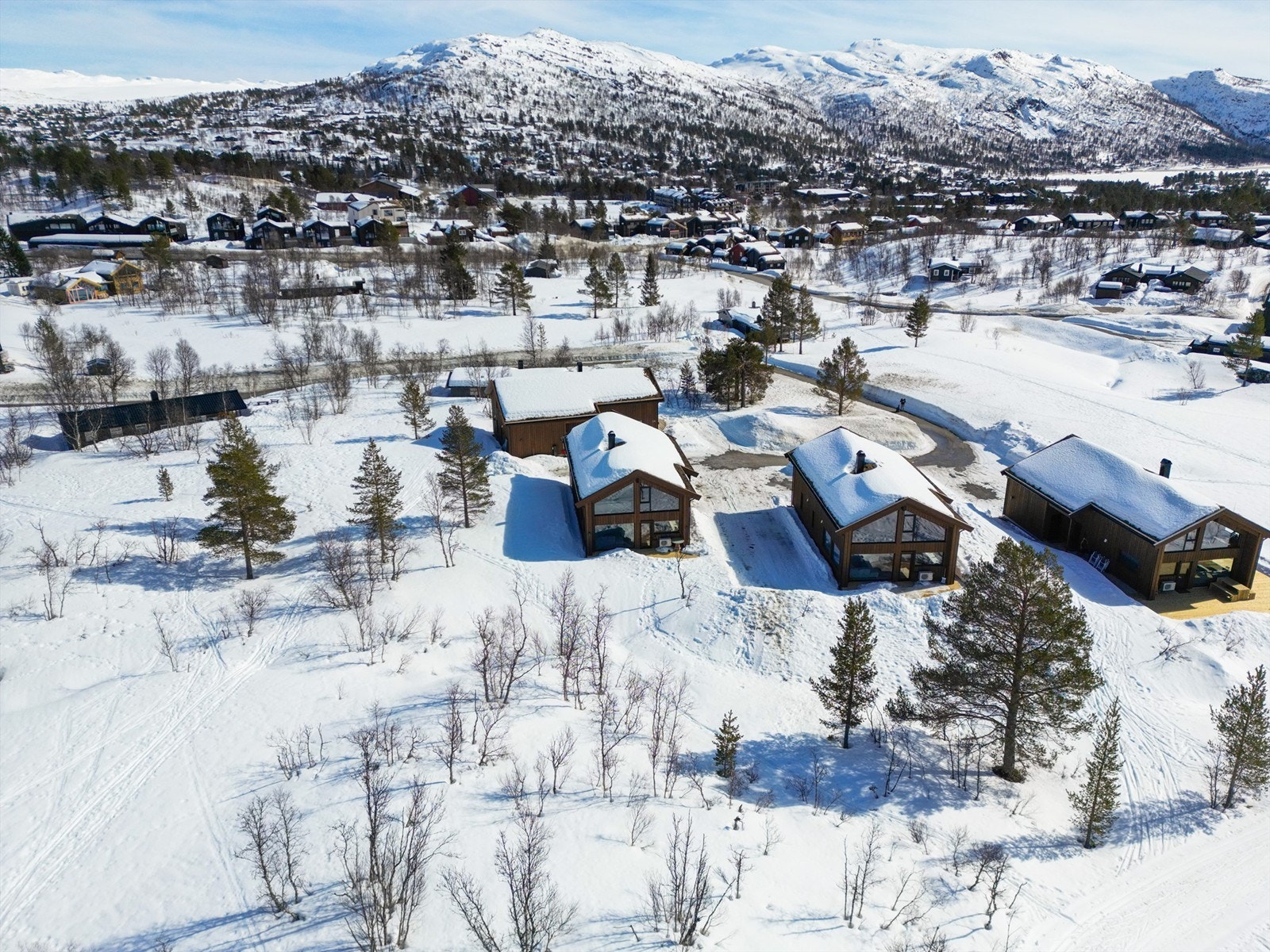 Solrik beliggenhet, midt mellom skisenteret og sentrum. Galleribilde