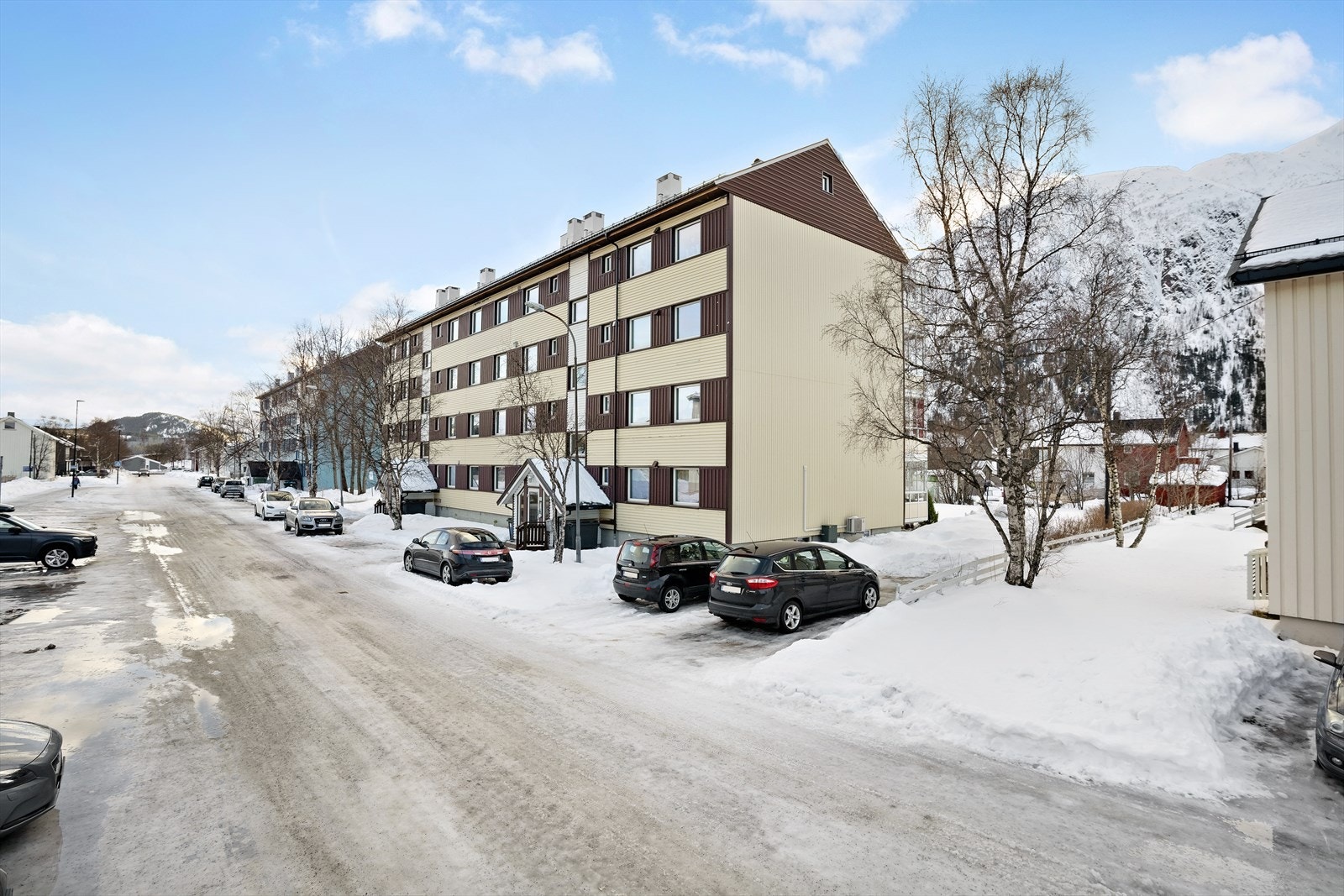 Rådhusgata 29 har inngang på sørenden av blokka. Galleribilde