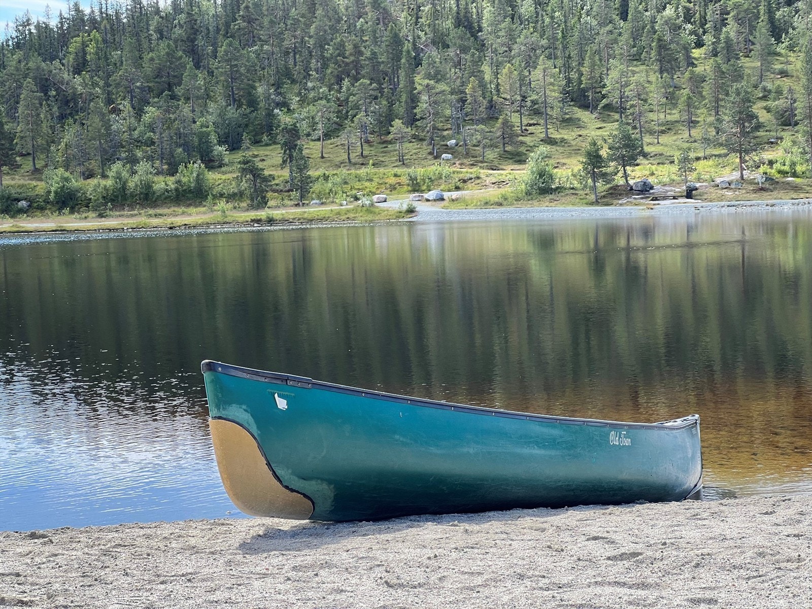 Kanoleie rett ved hotellet. Galleribilde