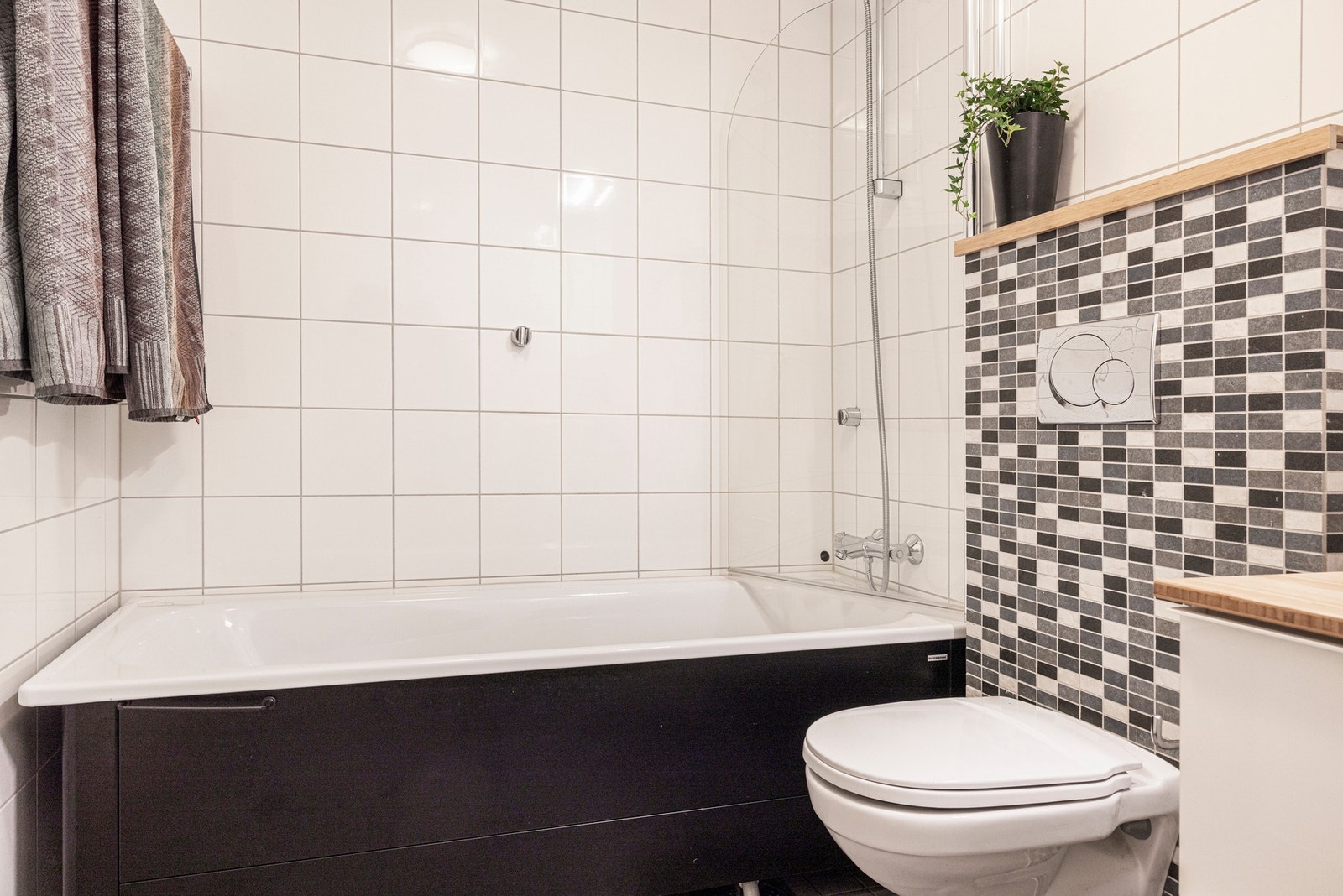 Badekar med dusj. Galleribilde