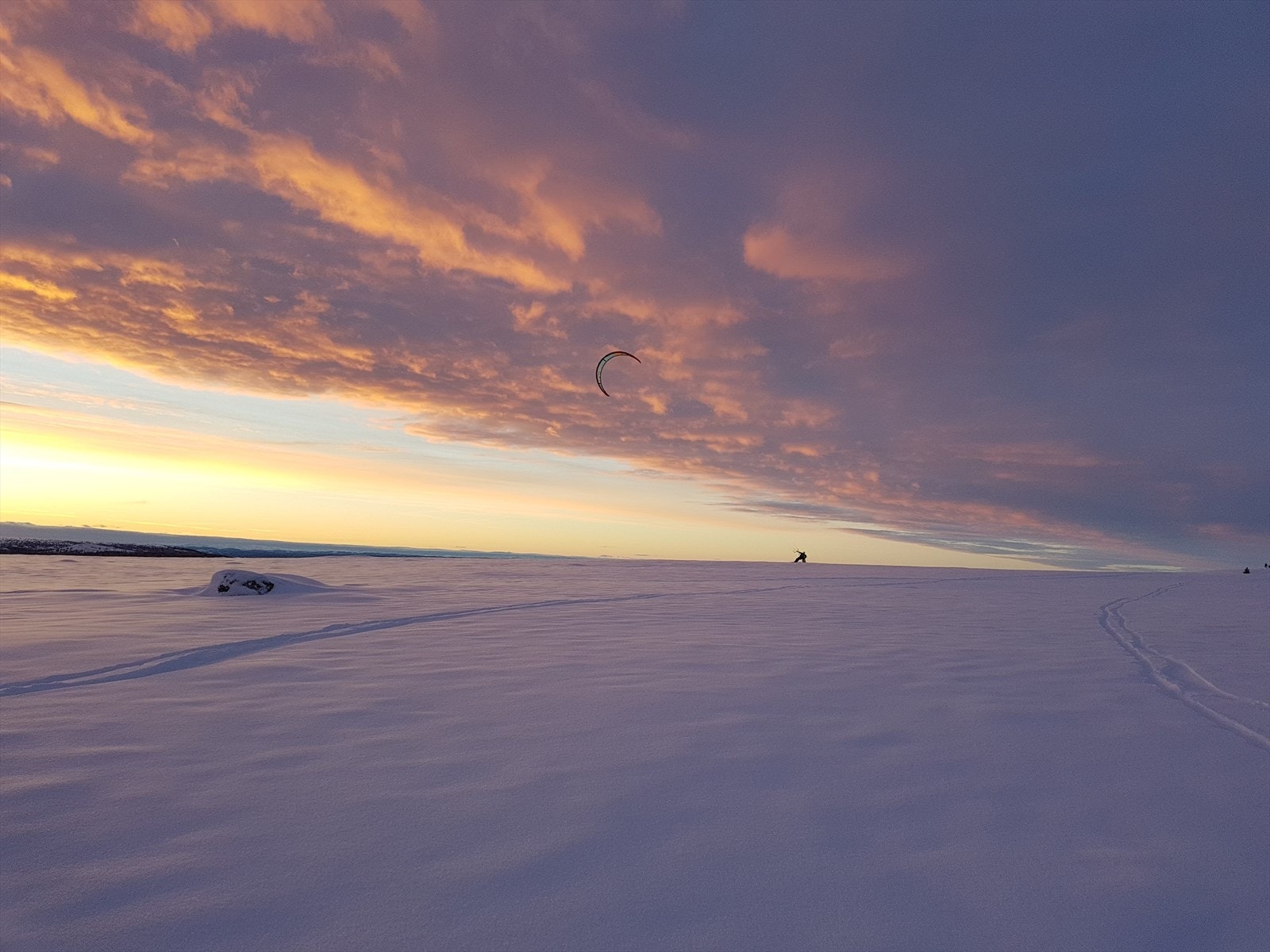 Kjølen ikke langt unna er perfekt for kiting i vintersesongen. Her går det også langrennsløyper som prepareres fra rundt vinterferien. Foto Bjørn Kure. Galleribilde