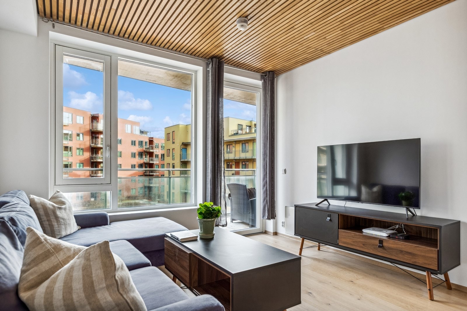 Leiligheten har kvaliteter som vannbåren gulvvarme, parkettgulv og balansert ventilasjonsanlegg. Galleribilde