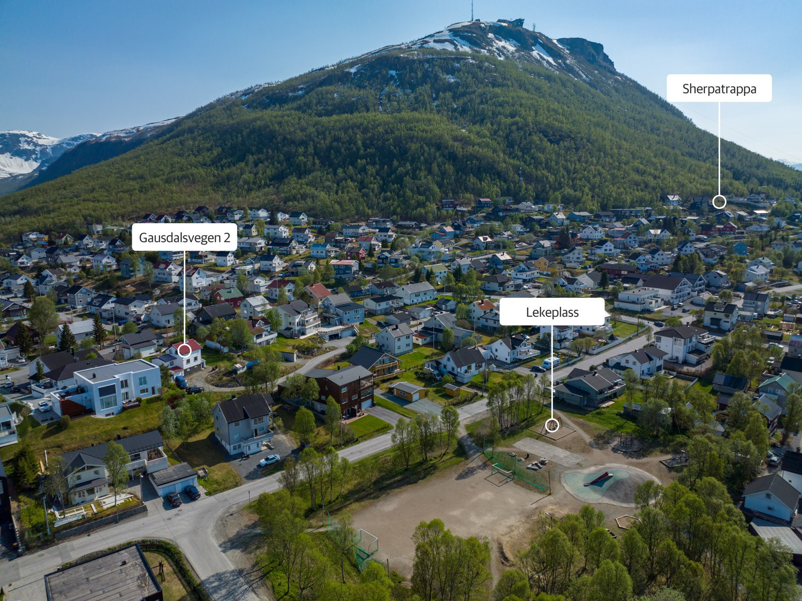 Området framstår meget familievennlig med umiddelbar nærhet til fantastiske turmuligheter som lysløypa, Sherpatrappa (Fjellheisen og Fløya) og starten på turen majestetiske Tromsdalstinden.