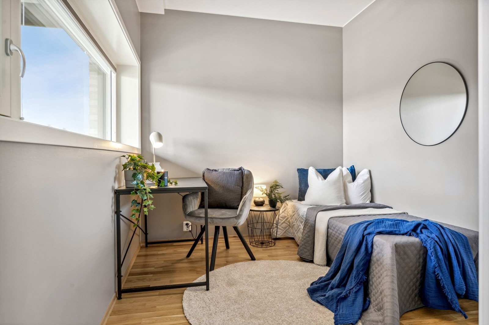 Gjesterom, barnerom, kontor, bibliotek, hobby, atelier. Et rom med mange muligheter. Galleribilde