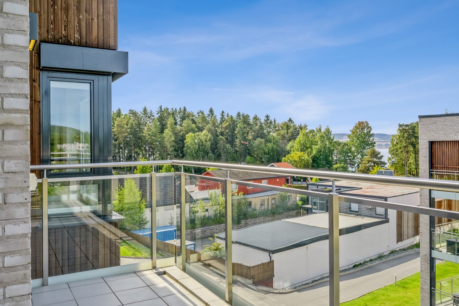 Nydelig utsyn mot Mjøsa. Galleribilde