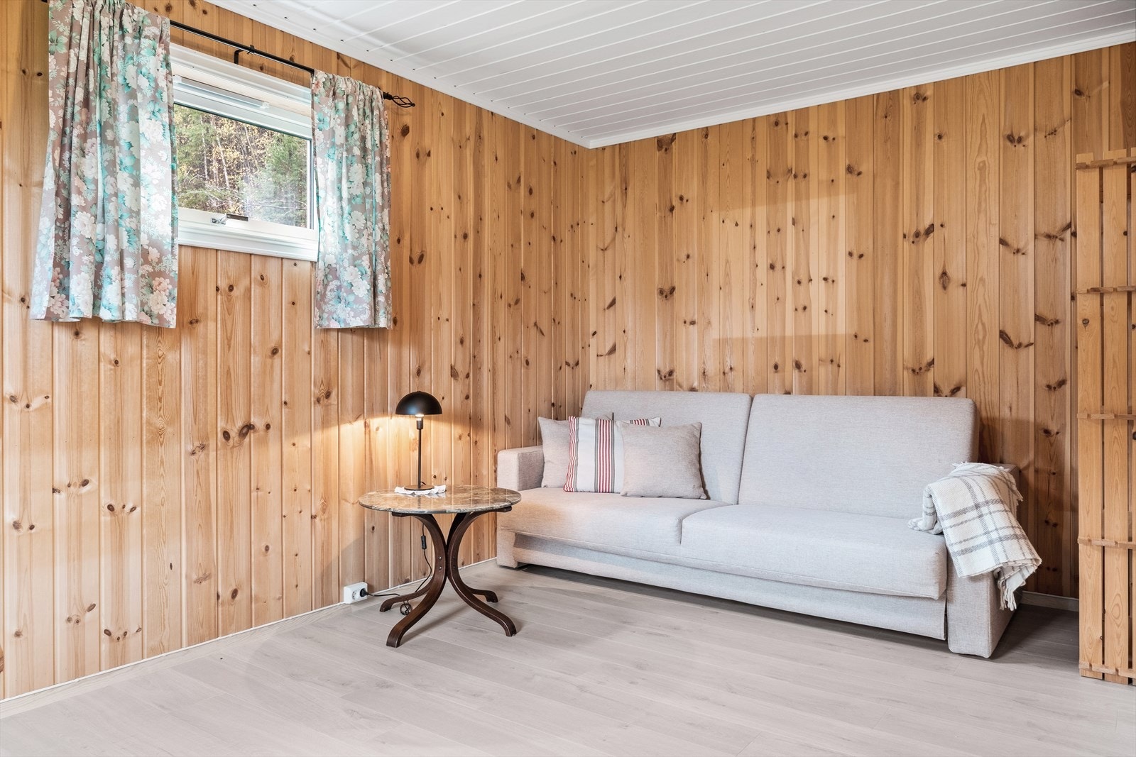 Begge rommene er romslige med plass til dobbeltseng. Galleribilde