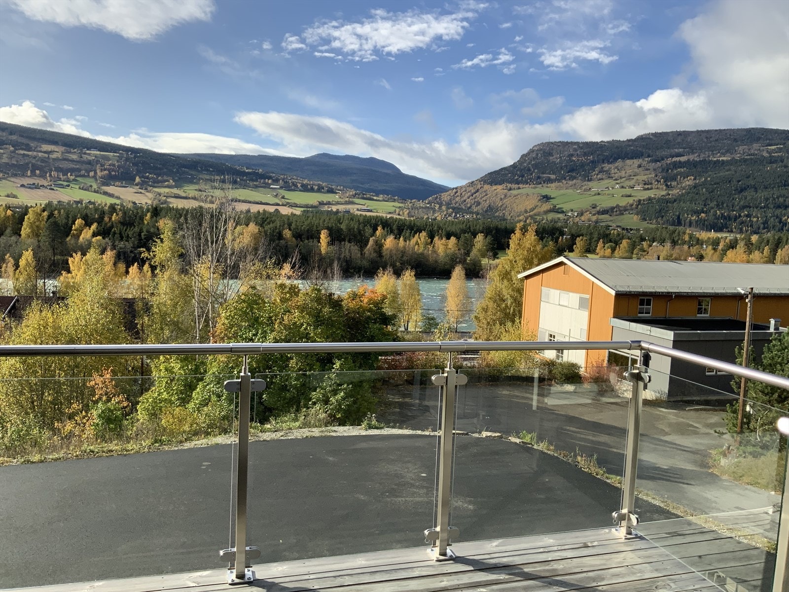 Flott utsikt og solgang fra eiendommen. Galleribilde