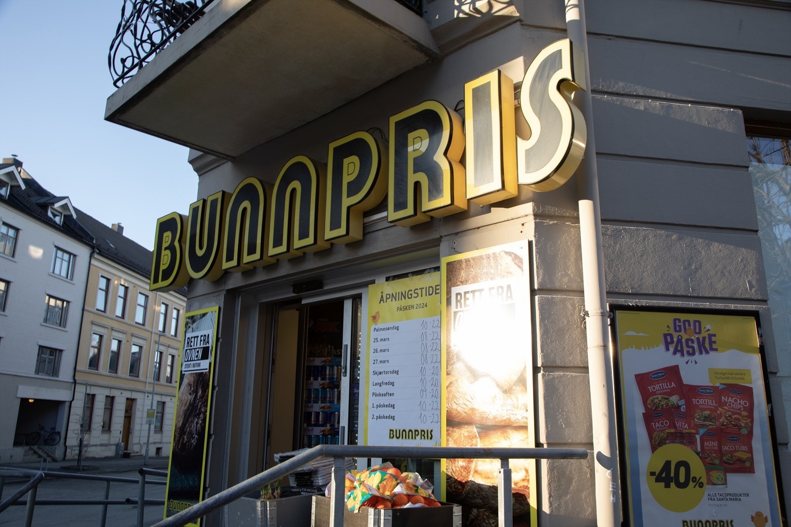 Her har du nærhet til alt du trenger i hverdagen som dagligvarehandel, shopping, flotte turområder og gode kollektiv tilbud. Denne søndagsåpne bunnprisen ligger kun 200 meter unna. Galleribilde