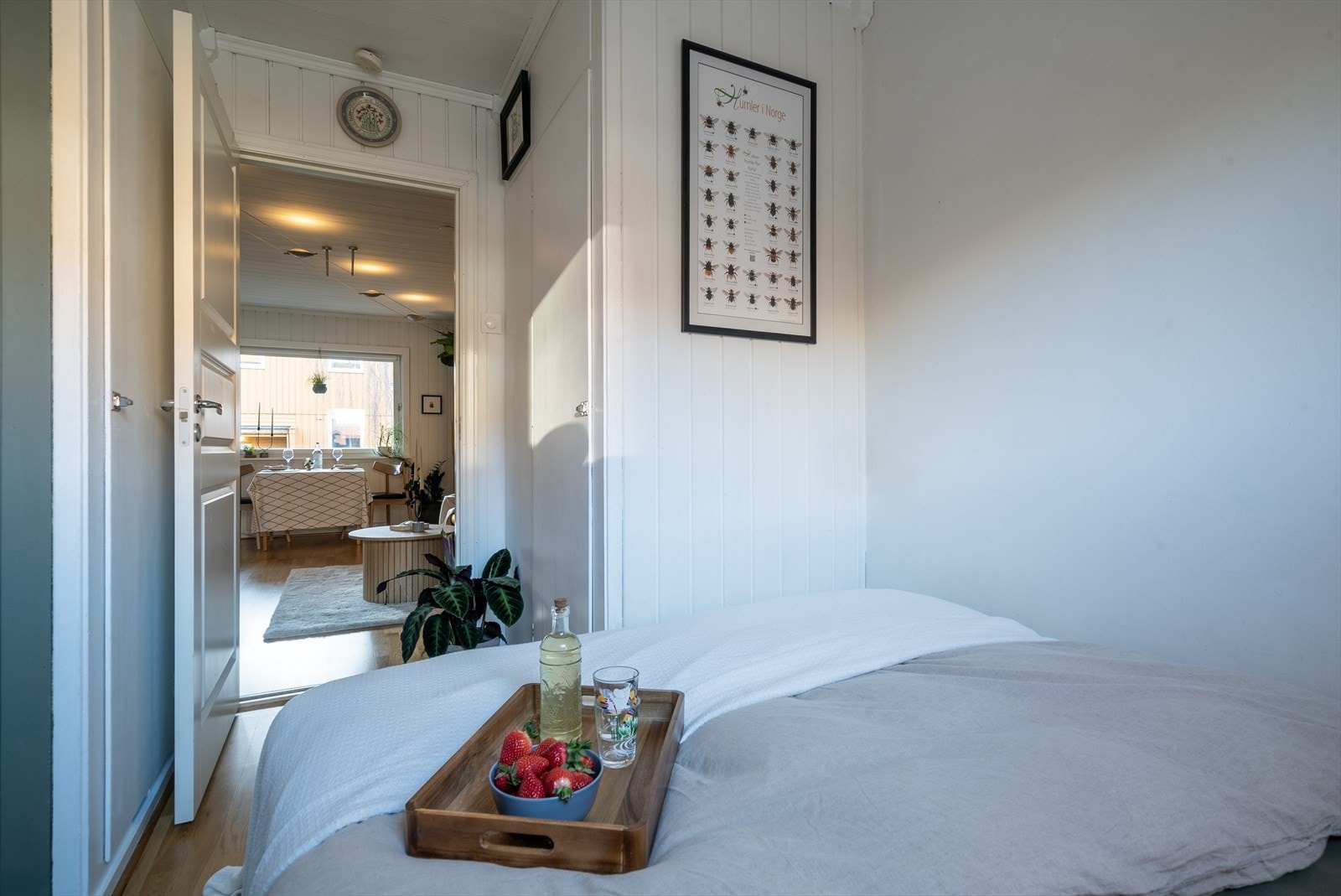 På hver sin side har du to walk-in garerober som gir god plass til oppbevaring. Galleribilde