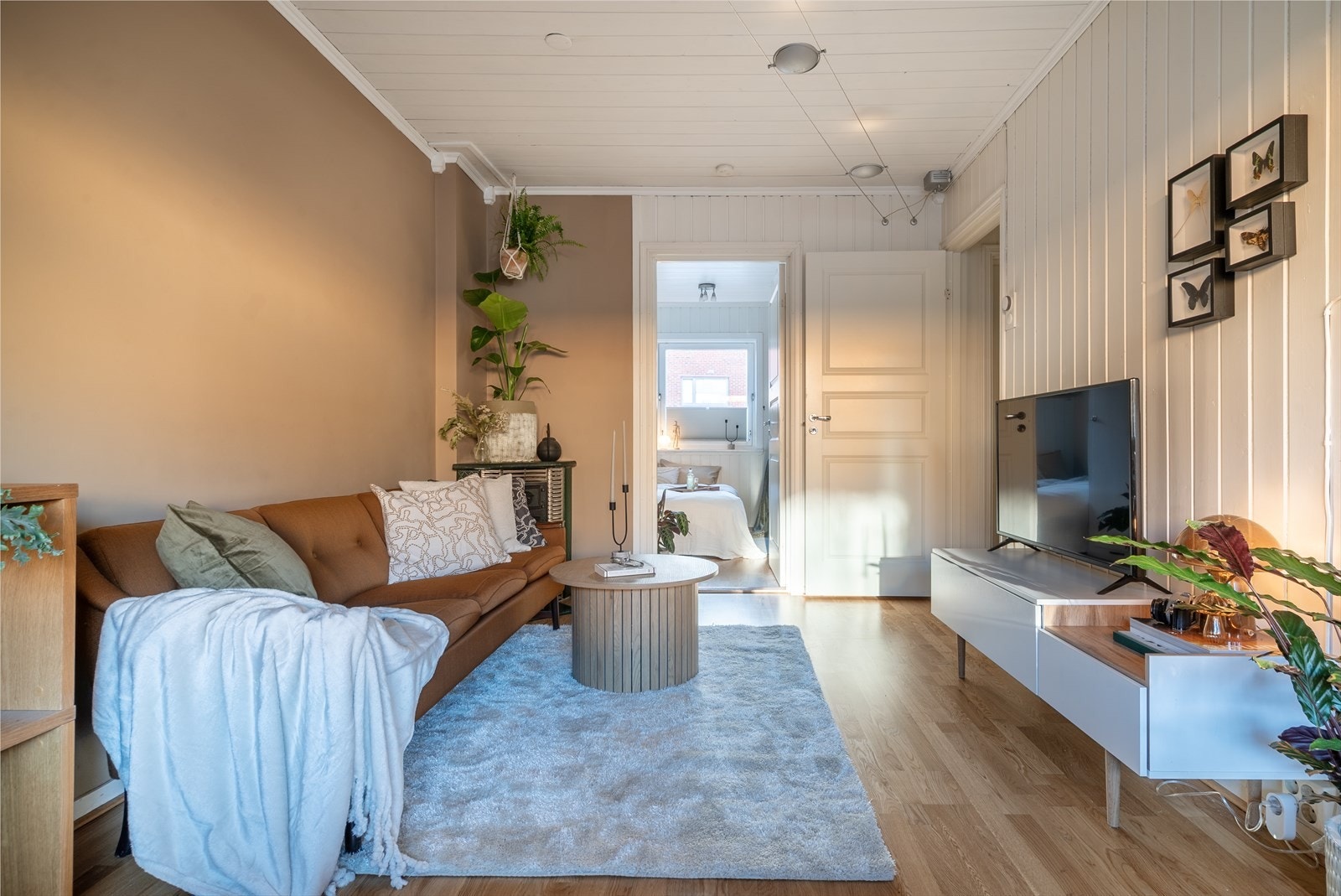 Kabel-tv og bredbånd er inkludert i de månedlige felleskostnadene. Galleribilde