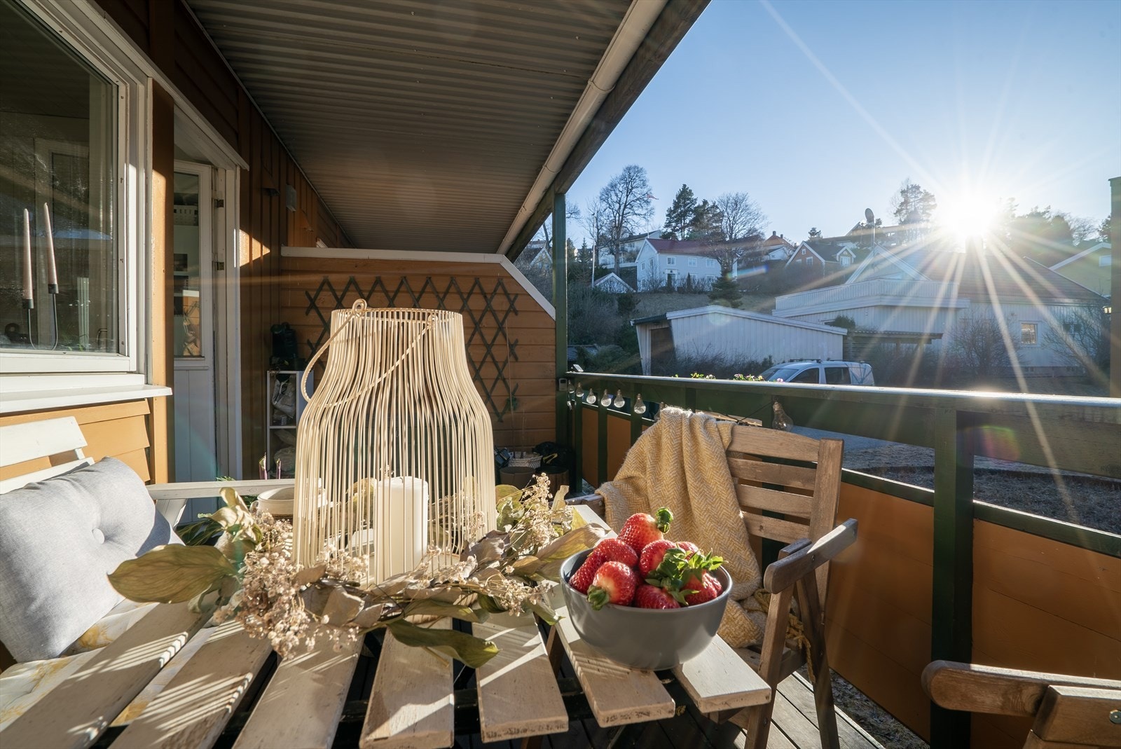 Her nyter du gode solforhold fra midt på dagen til sent på kveld i følge selger. Galleribilde