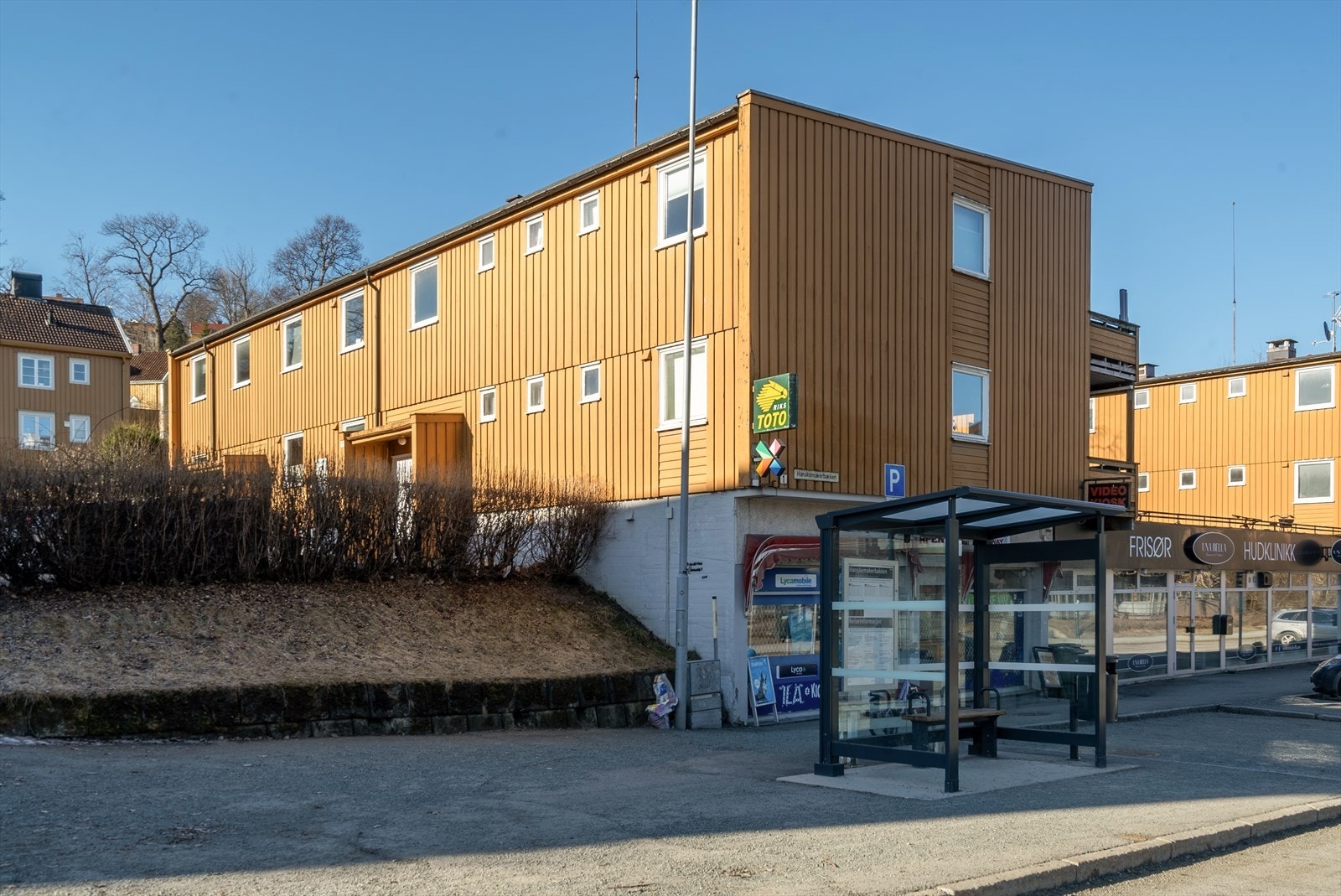 Trivelig og pent nabolag med mye kultur og stor dugnadsånd. Galleribilde