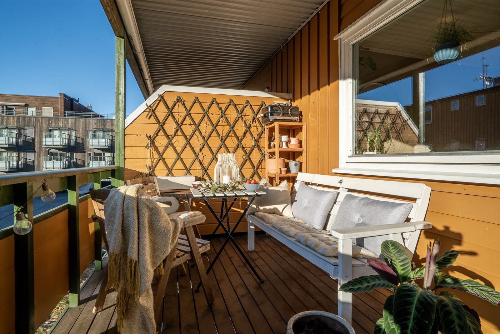 Fra stuen har du direkte adkomst til en privat, vestvendt terrasse på hele 10 m². Galleribilde