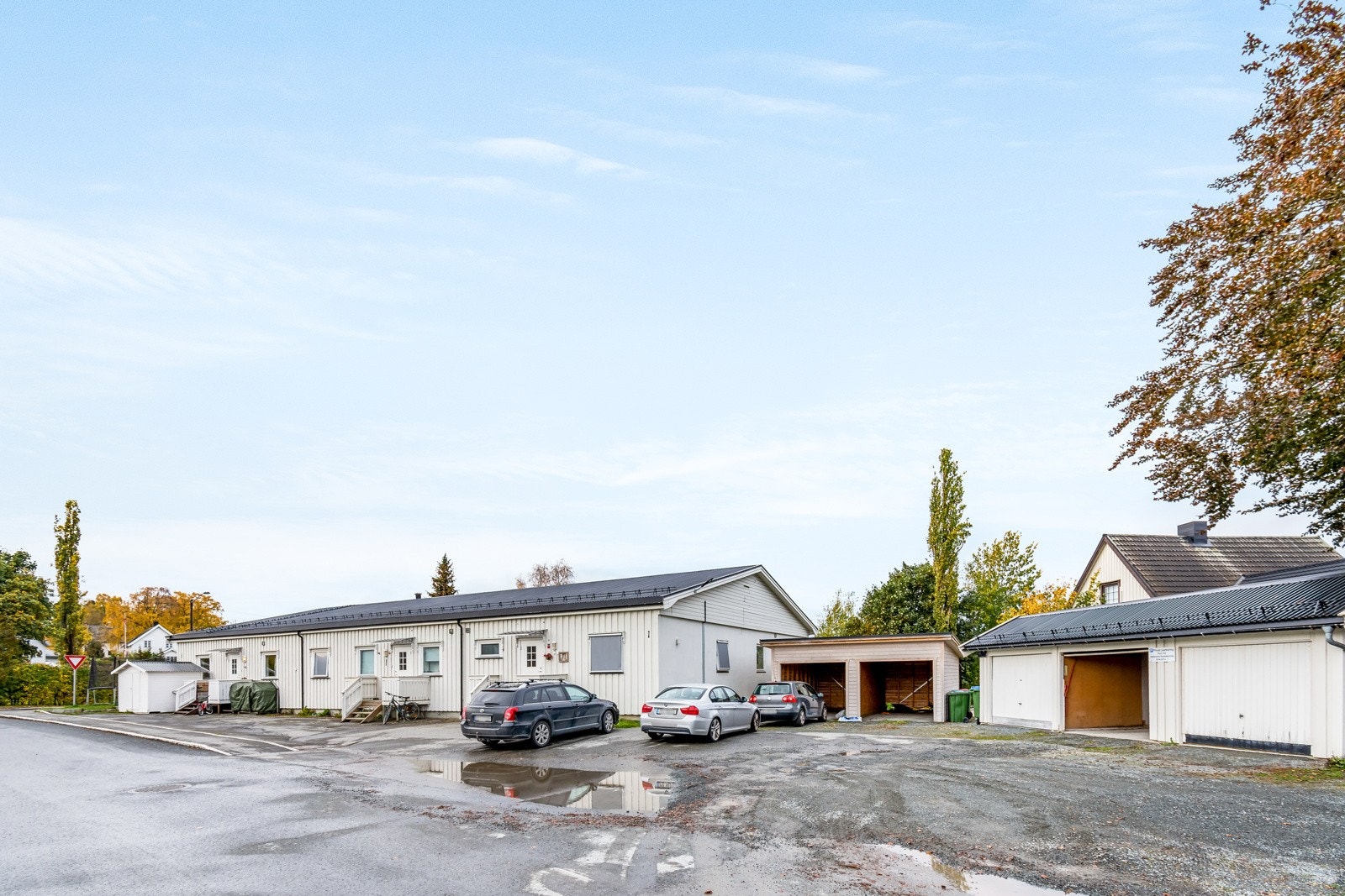 Leiligheten disponerer fast garasjeplass på ca 17 kvm. Galleribilde