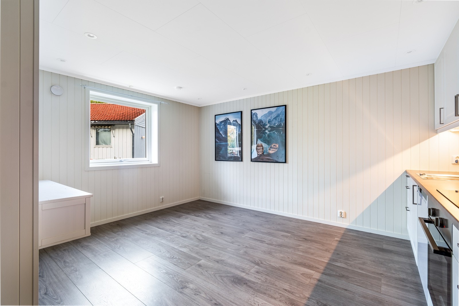 Leiligheten fremstår som moderne og er renovert i 2017. Galleribilde