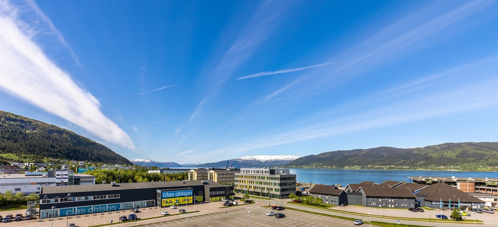 Leiligheten ligger i front i 7.etg med panoramautsikt! Galleribilde