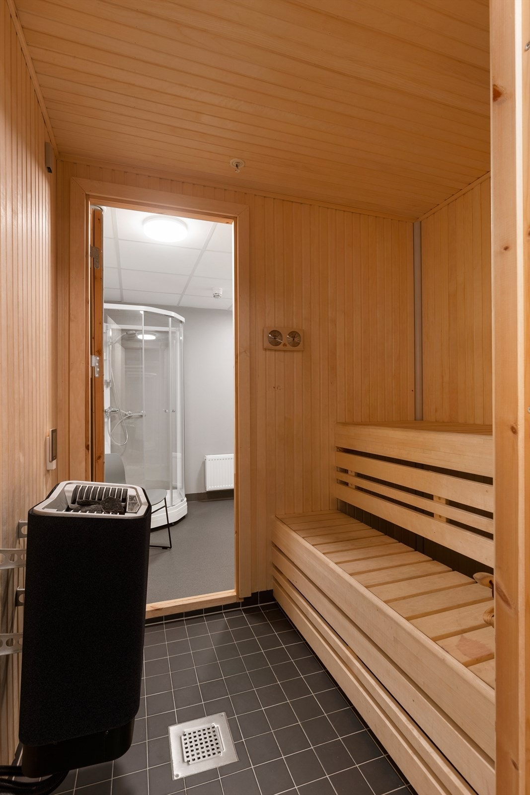 Badstu er tilgjengelig for beboere. Denne er rett ved treningsrommet. Galleribilde
