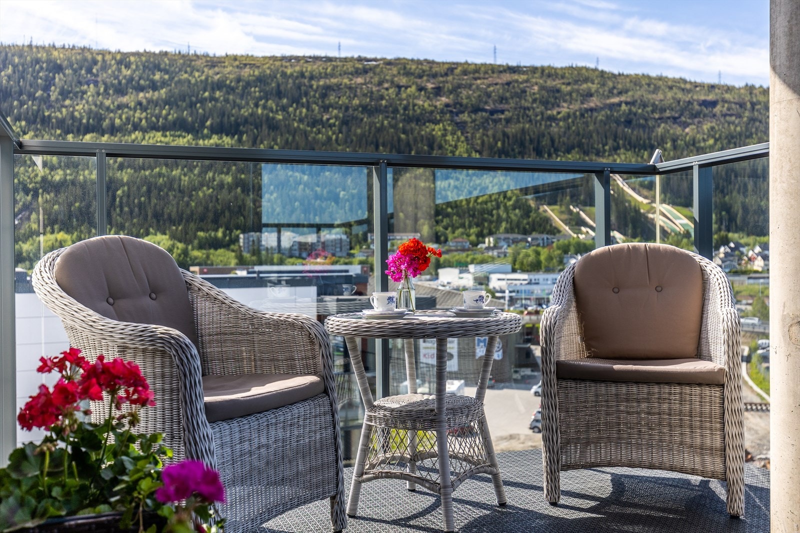 Herlig plass å sitte under godværsdager. Galleribilde