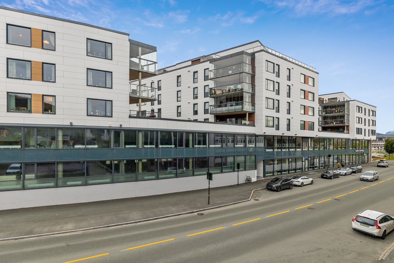 Sentrum er rett utenfor døren. Galleribilde