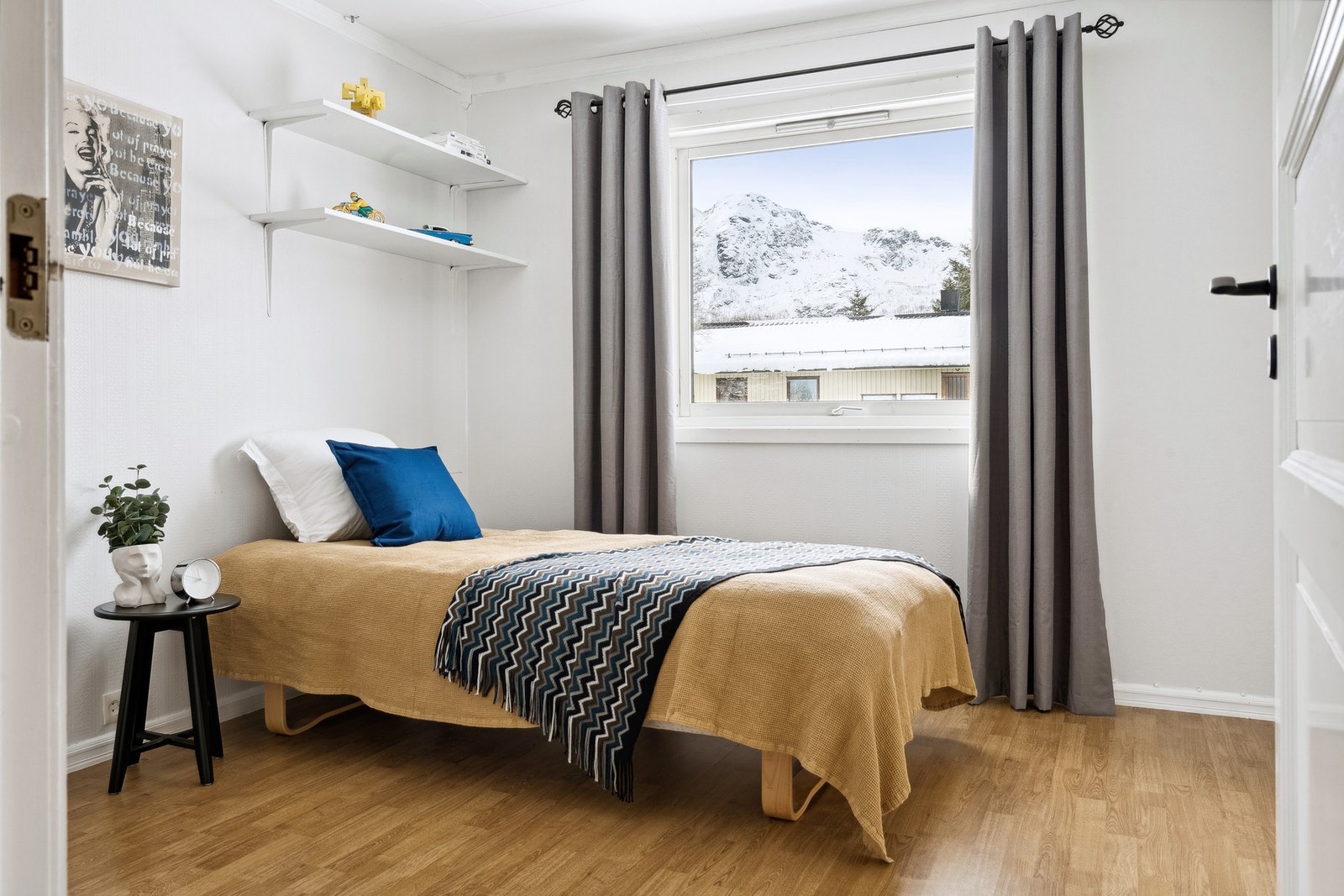 Soverom 2 med plass til dobbeltseng. Galleribilde